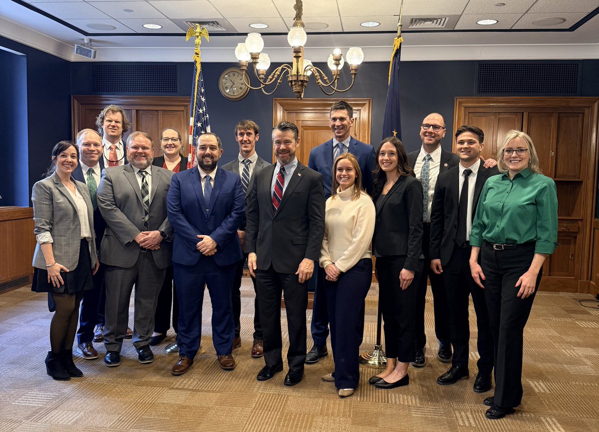 IndianaEyeDocs's tweet photo. Indiana Optometrists had a great meeting discussing important optometry issues with  @SenToddYoung at this year’s AOA on Capitol Hill. 
 #EyesOnTheHill26 https://t.co/fapbkSpnYP