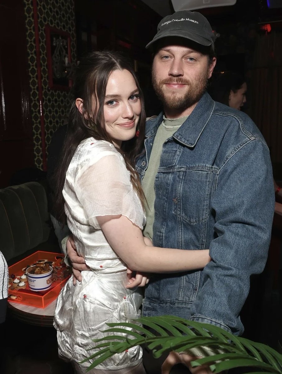 Victoria Pedretti Updates tweet media