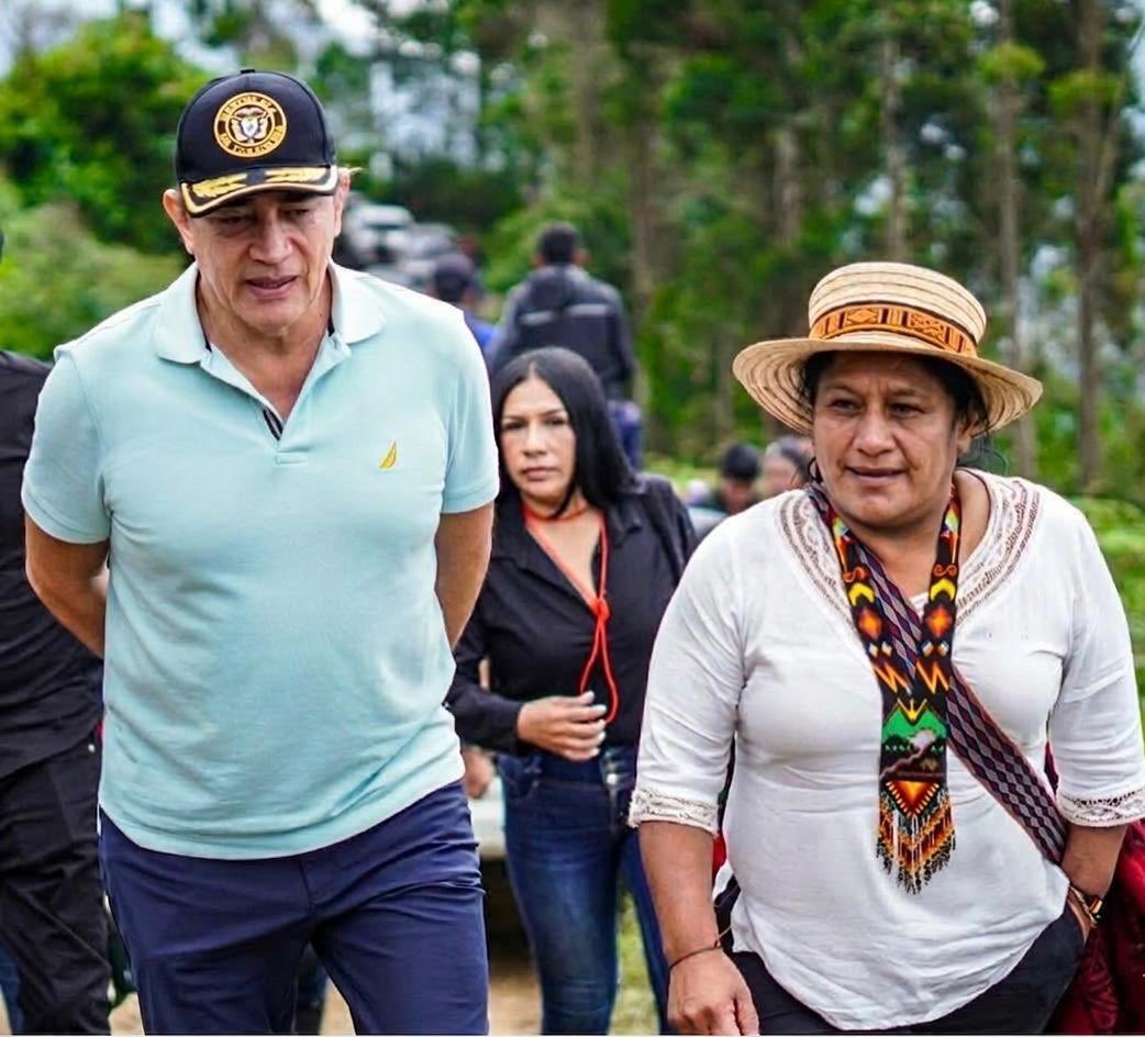 Con @AydaQuilcue hace un año recorriendo El Cauca. 
Ni ella sabía que tiempo después sería vicepresidenta de Colombia y yo tampoco sabía que iba a ser su soldado para ganar en primera🫡