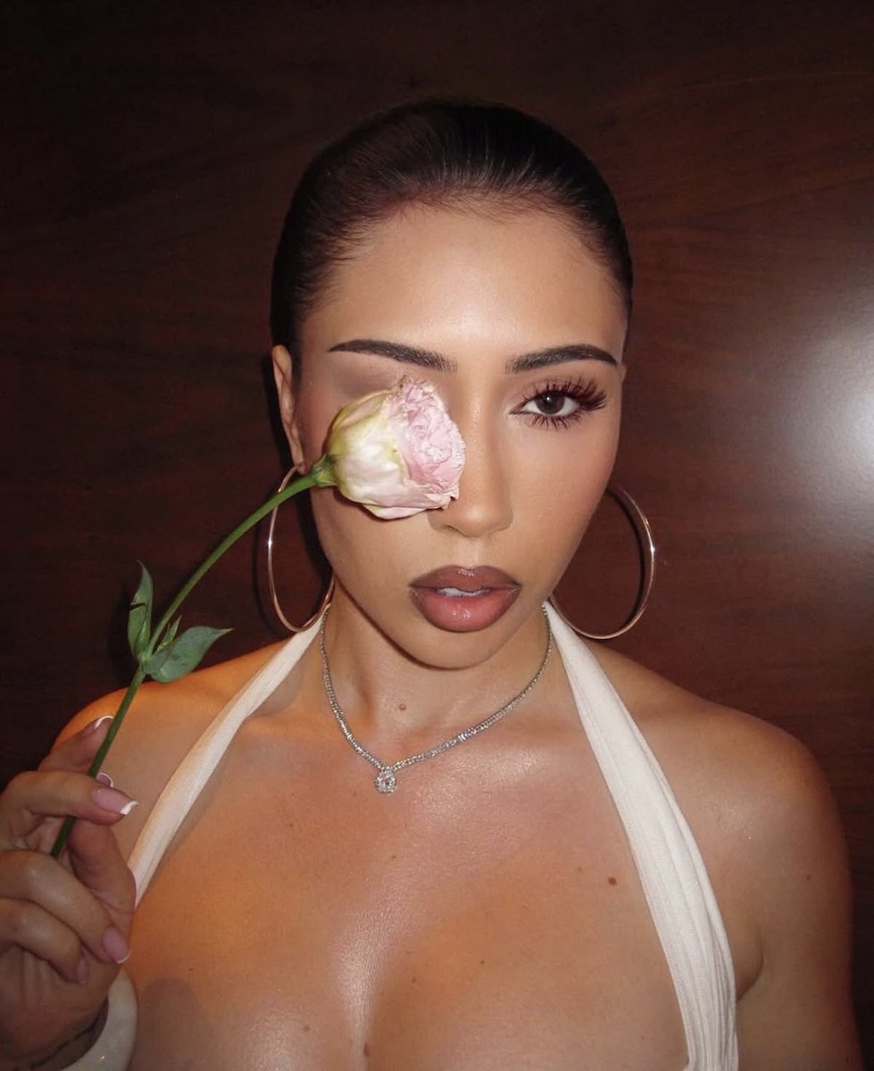 FlySerpentine's tweet photo. Desire gradually took over—not simple need, like hunger, but a taut, elastic compulsion.

       𝑡ℎ𝑖𝑠 𝑢𝑟𝑔𝑒 𝑡𝑜 𝑟𝑎𝑣𝑎𝑔𝑒. 
                      (𓁹 𓁹) https://t.co/Mb8sf44VfH