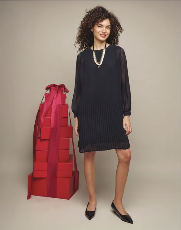 FaeryLover's tweet photo. Check out Pleated Dress via @AvonInsider https://t.co/QDnHt9FBGJ https://t.co/KtU2KVRDkj