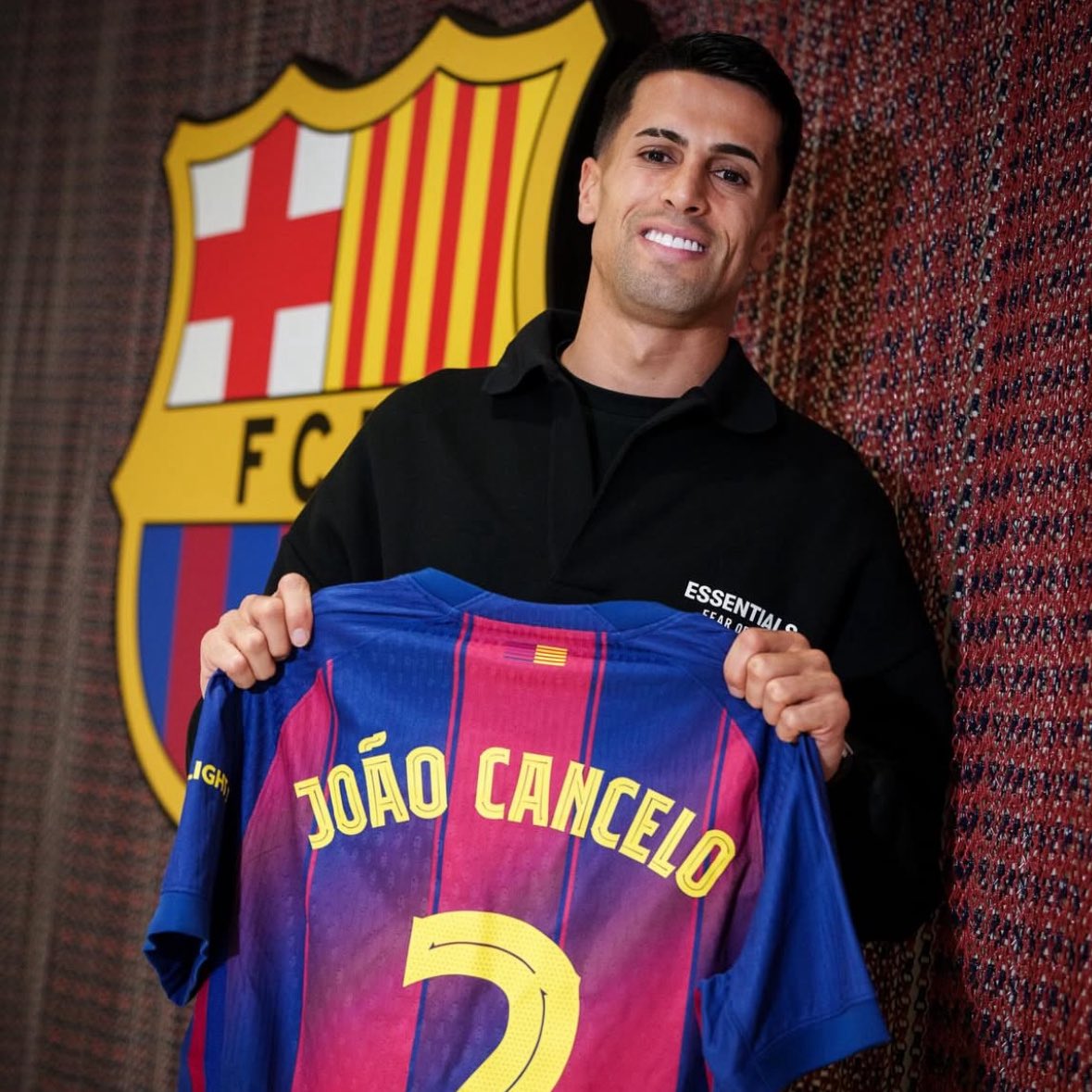💙❤️ Pau Cubarsi: "João Cancelo is a true Barça fan, and a top player”.

“We're very happy about this second stint. When he arrived, he helped me a lot to settle into the dressing room”.