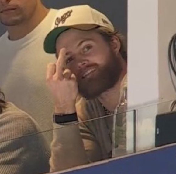 Light Winning tweet media