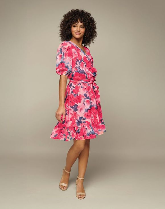FaeryLover's tweet photo. Check out Surplice Floral Dress via @AvonInsider https://t.co/5GEnjZ4wd5 https://t.co/ekdxXkHfXi