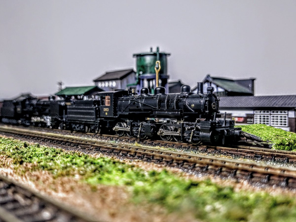 take7700gh5fs's tweet photo. C53×9800形×特急燕❕1928年、ある日の東海道本線箱根越え❕独特な形状のマレー式蒸気機関車、マイクロエース製蒸気機関車の中でも傑作中の傑作だと思います。 #マイクロエース #C53 #9800形 #東海道本線 #箱根越え #モジュールレイアウト #ジオラマ #Nゲージ #鉄道模型 #模型撮り鉄 https://t.co/m9EXsJ7mhu