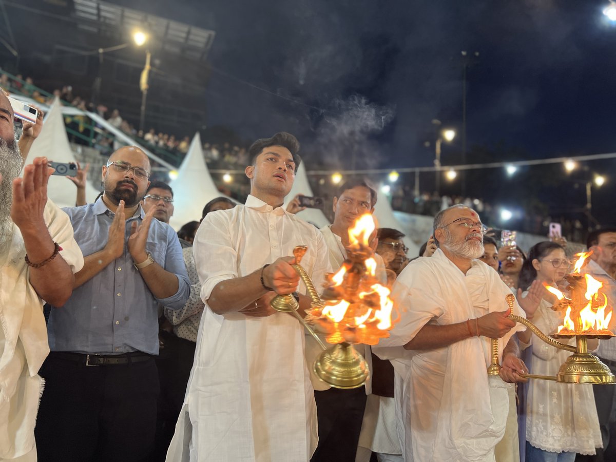 Rishikeshdham's tweet photo. Memory of 17.03.2026 Daily #GangaAarti at Shree Swaminarayan Ghat with Mediation. Since 2002 | Managed by Rishikesh Dham  👤Co-founder: Shree Sunil Bhagat  📷#SpiritualIndia #SunilBhagat #RishikeshDham #ganges https://t.co/Bz5sSLCDru
