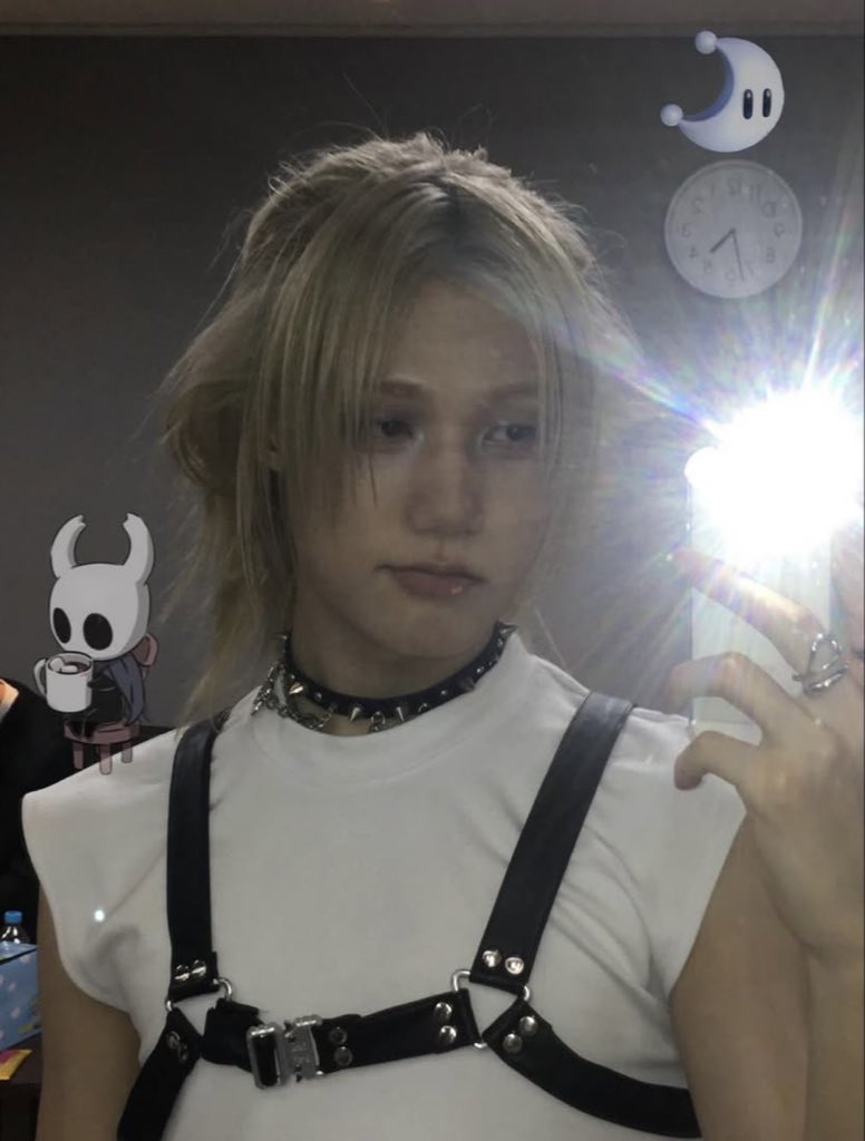 shseflwrs's tweet image. can we take a moment to appreciate the way he always edits his pics?