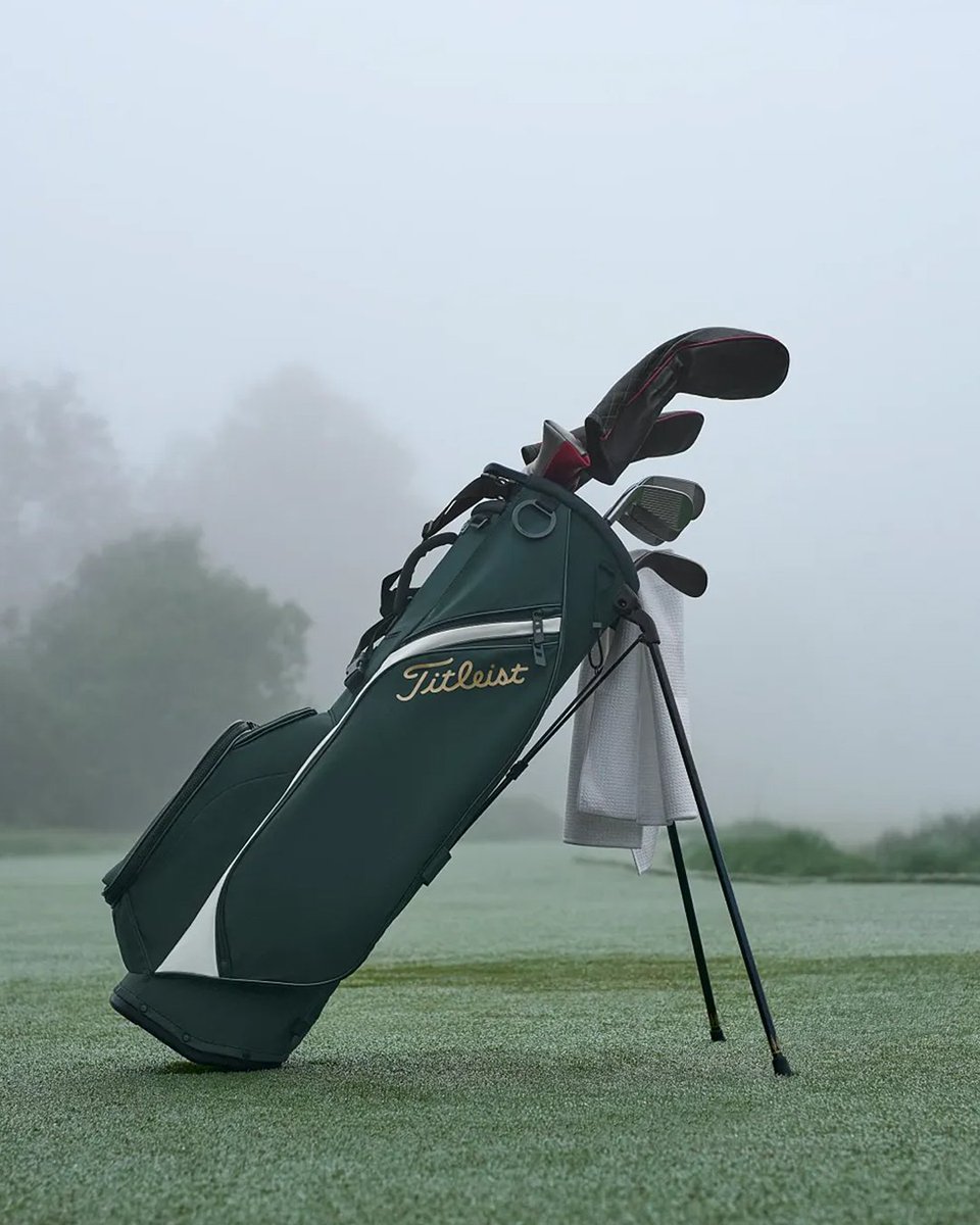 TitleistEurope's tweet photo. New for 2026.

Introducing the Tee Time Collection, an all-new take on classic designs featuring rich pine colors and gold detailing.

Explore our Tee Time LINKSLEGEND Members bag, Players S4 bag, Boardwalk Rope hat and Montauk hat: https://t.co/kxMhZVgIjh https://t.co/xDMRDmbM2k
