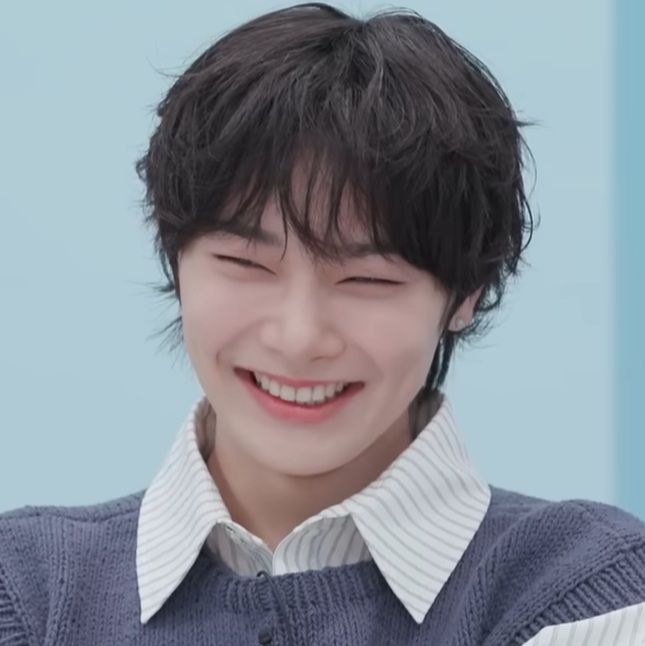 I think this little star reminds us of someone…🤔🦊

#아이엔 #I_N  #アイエン #梁精寅 #Jeongin #아기빵