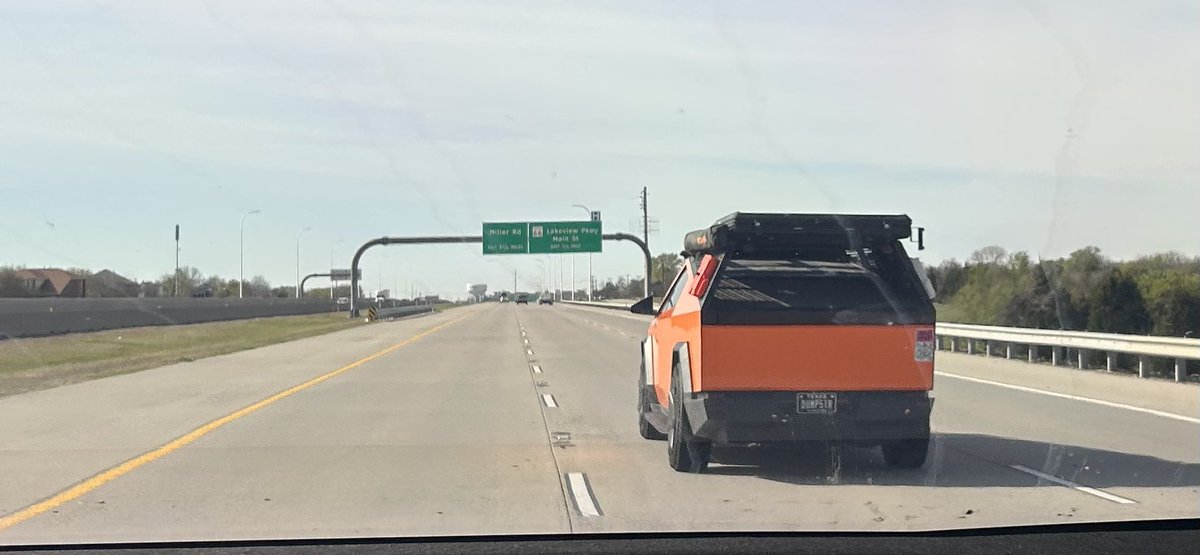 TesLatino tweet media