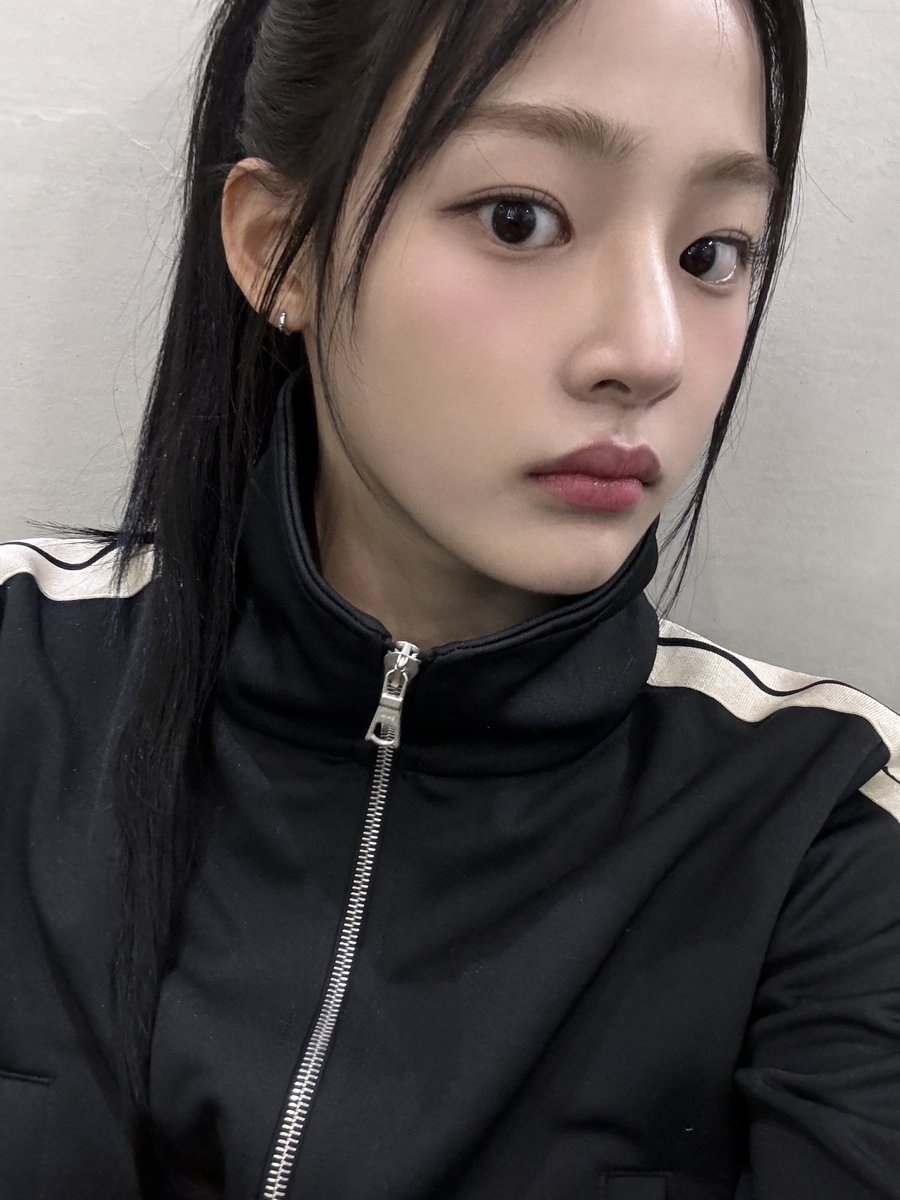 n년전 오늘의 민지 tweet media