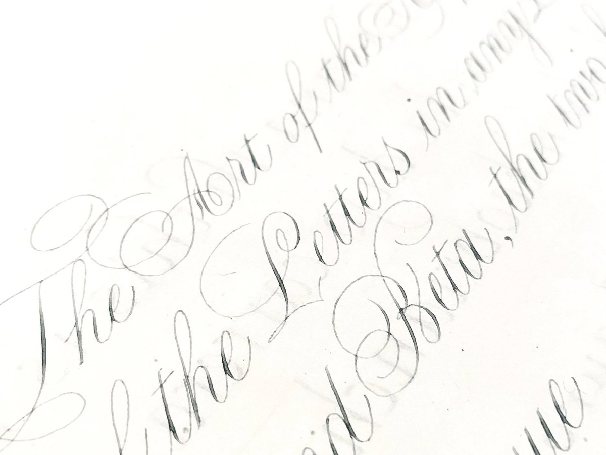 DaechwiTamS's tweet photo. Also, a nerdy moment:
They are using a copperplate style script, which is created by writing with a pointed nib pen, this style was widely popular in the 17-18th century, guess what was also popular back then? Hand written letters from sailors https://t.co/OOSGHG1lTc