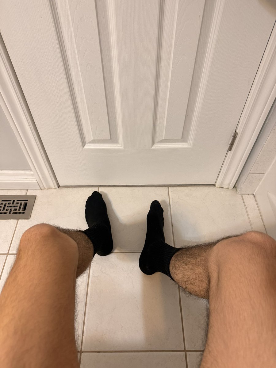 Sukimasters's tweet photo. Black Or White Loser… #teen #cashmaster #gooner #dirtysocks https://t.co/u2mTMtKsoI