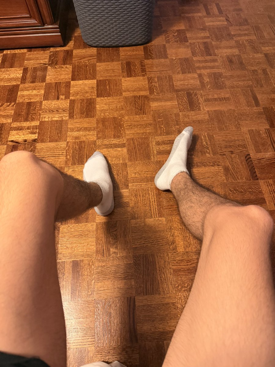 Sukimasters's tweet photo. Black Or White Loser… #teen #cashmaster #gooner #dirtysocks https://t.co/u2mTMtKsoI