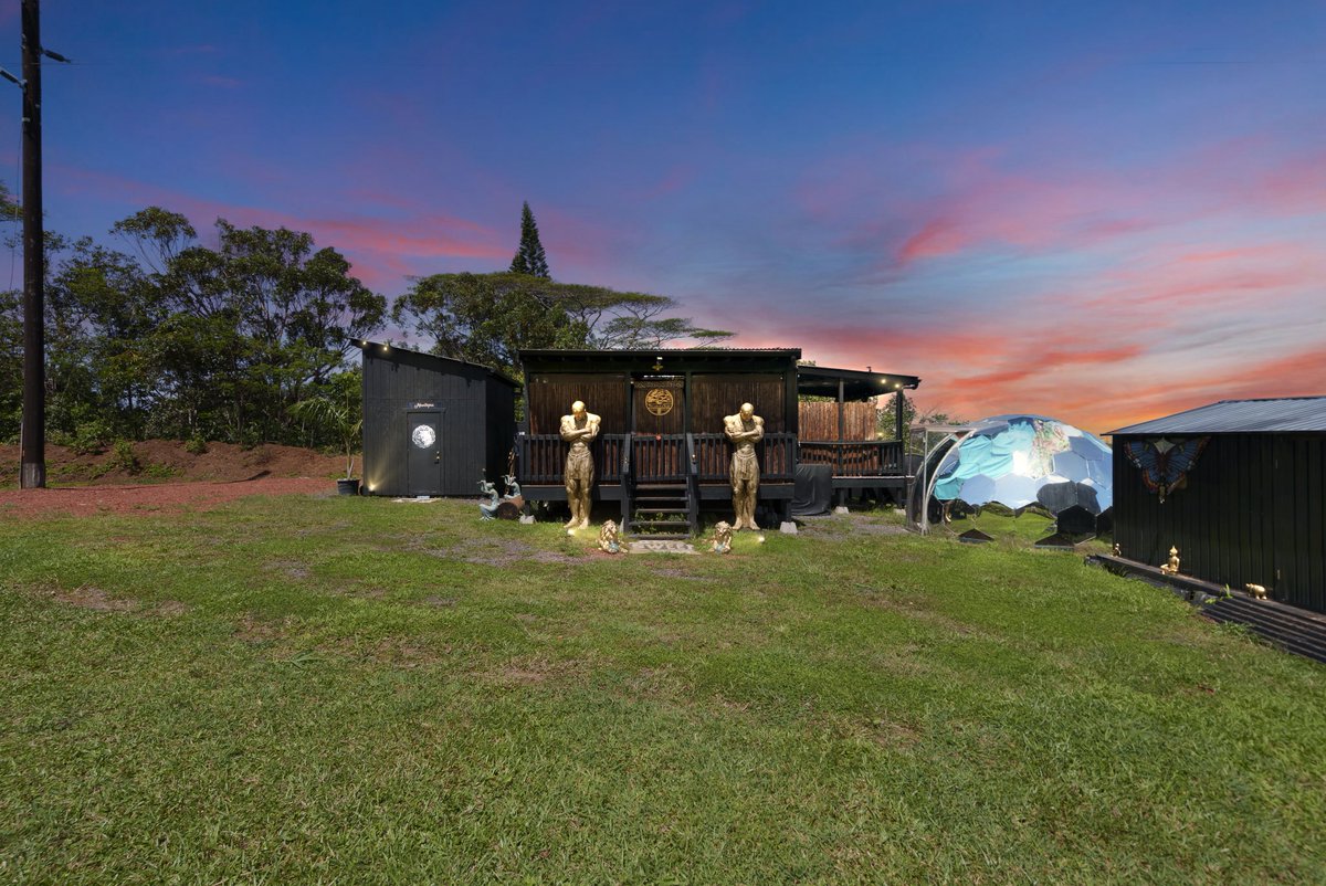 Zillow Gone Wild 🏡 tweet media