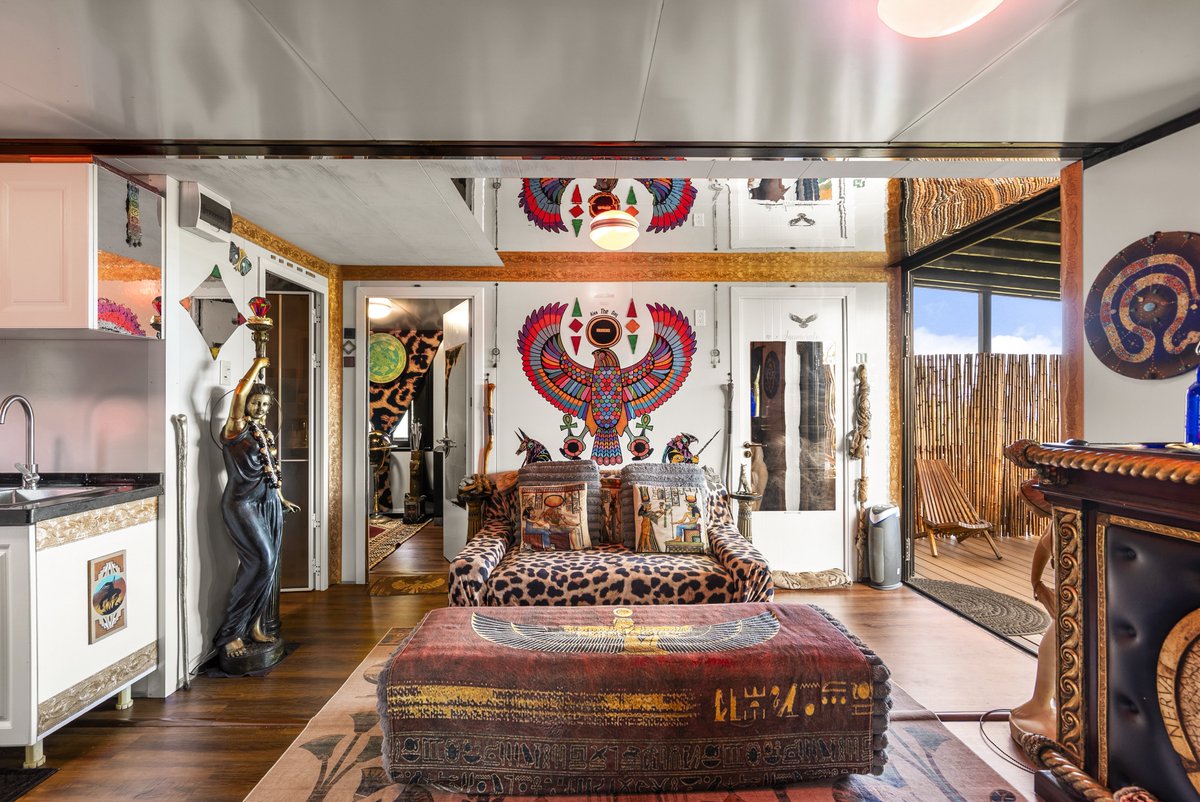 Zillow Gone Wild 🏡 tweet media