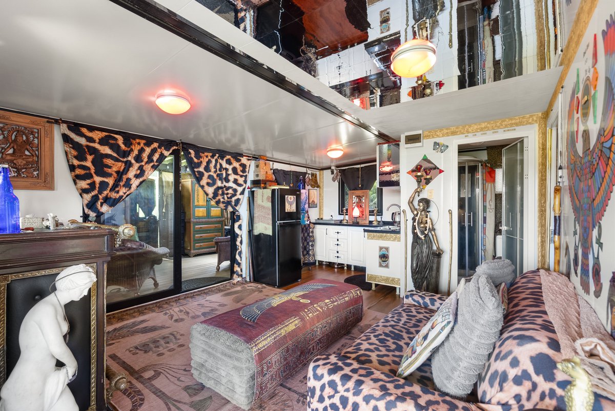 Zillow Gone Wild 🏡 tweet media