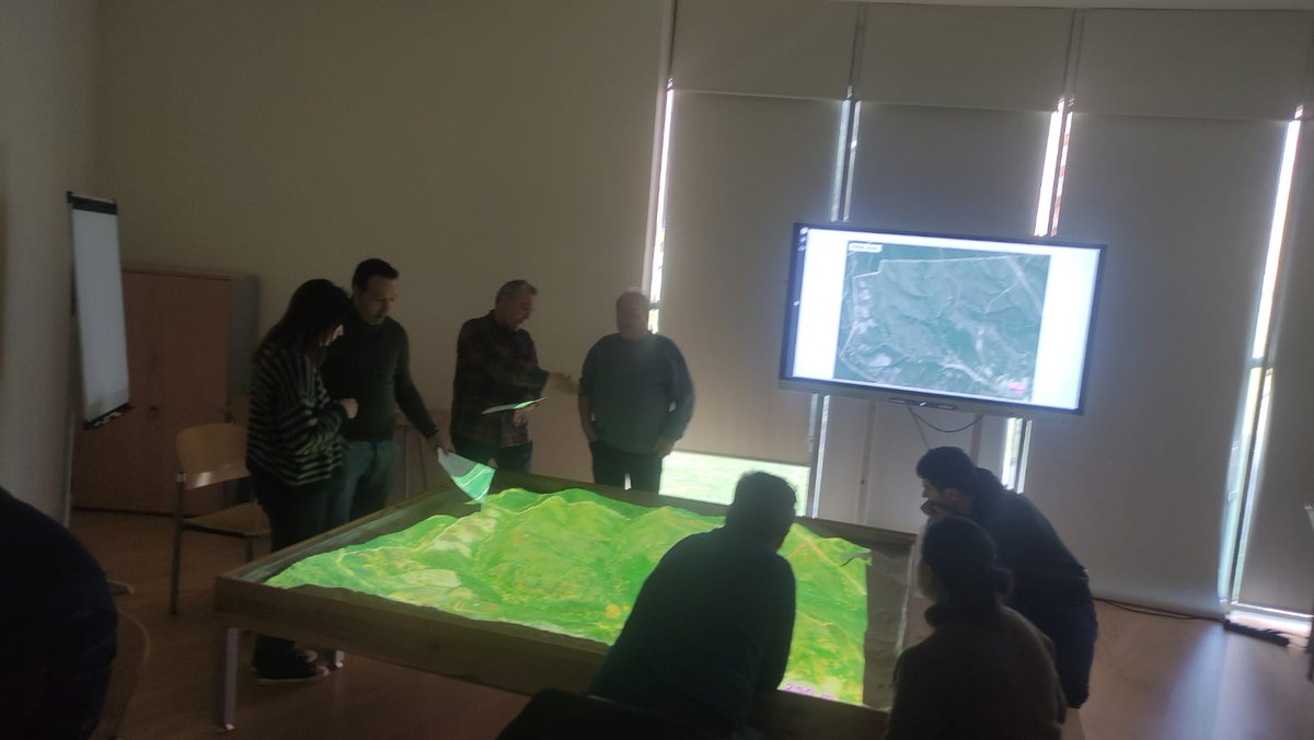 naturalezacyl's tweet image. El #CDF forma a responsables de cuadrillas y #AAMM en quemas prescritas #RxFire, uso controlado del fuego para eliminación de combustible. 
Si las condiciones son propicias en el curso se realiza una quema en una parcela preparada y con las medidas de seguridad adecuadas