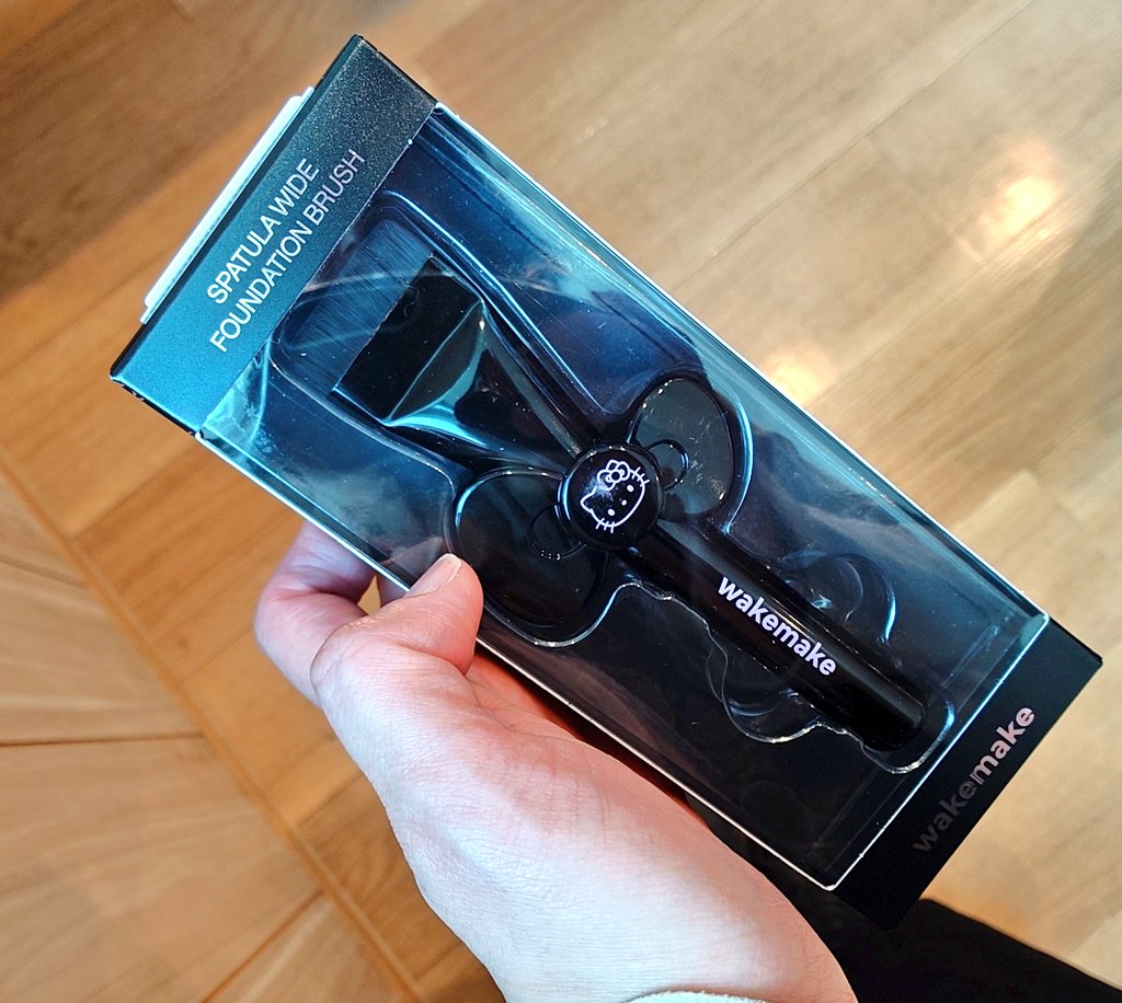 U5nRfNWZ8ql7NcI's tweet image. ＃コスメ購入品 ＃KATE ＃CANMAKE ＃WAKEMAKE ＃キティちゃん
＃クッションファンデ ＃チーク ＃ティント ＃筆 ＃メイクツール

最近の購入品です✨まだ,開封出来てないけど☺️

どれも可愛くて使える日を楽しみにしてます🍀