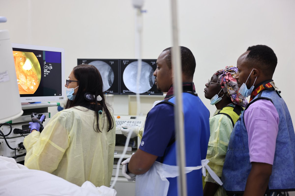 HospitalChuk's tweet photo. Three American Gastroenterologists from @DartmouthHealth,are working with our specialists in performing GI Advanced cases [ERCP-Endoscopic Ultrasound].The team is expected to treat 25 Patients during the #EndoscopyWeek,while sharing expertise to enhance capacity building. https://t.co/Wj2luiFjkp