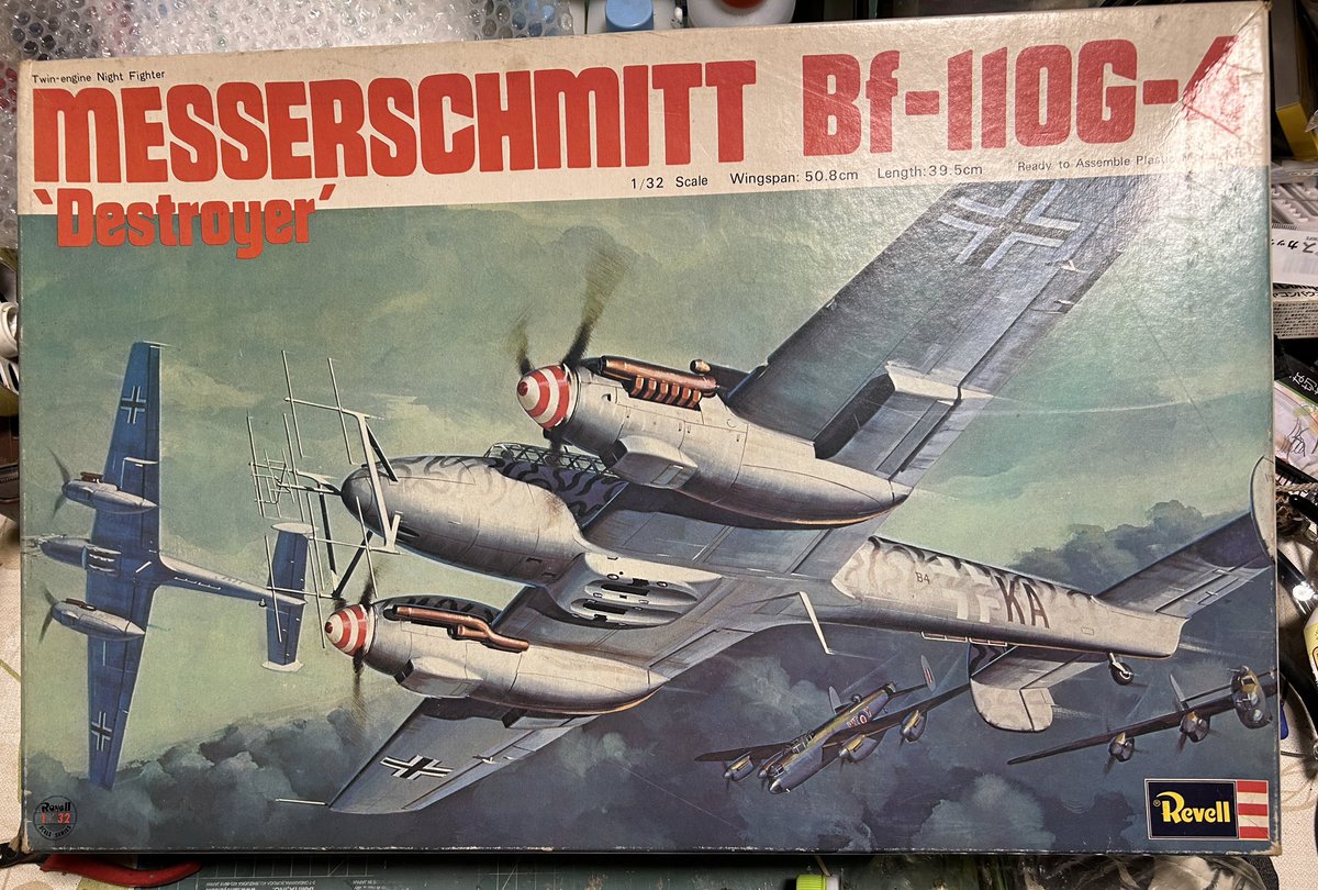 mack_tou21295's tweet photo. #レベル
#Bf110
静岡ホビーショーまで2ヶ月

こちらに着手、まずはコクピットから、1/32でも古いキットなので内装はスカスカ…パイロットの造形が良いので久しぶりにちゃんと塗って乗せる予定です
金型は1974年製、デカールチェックしたら崩れたのでアレを塗って復活させました
早めに完成目指します！ https://t.co/grexDCHLgU