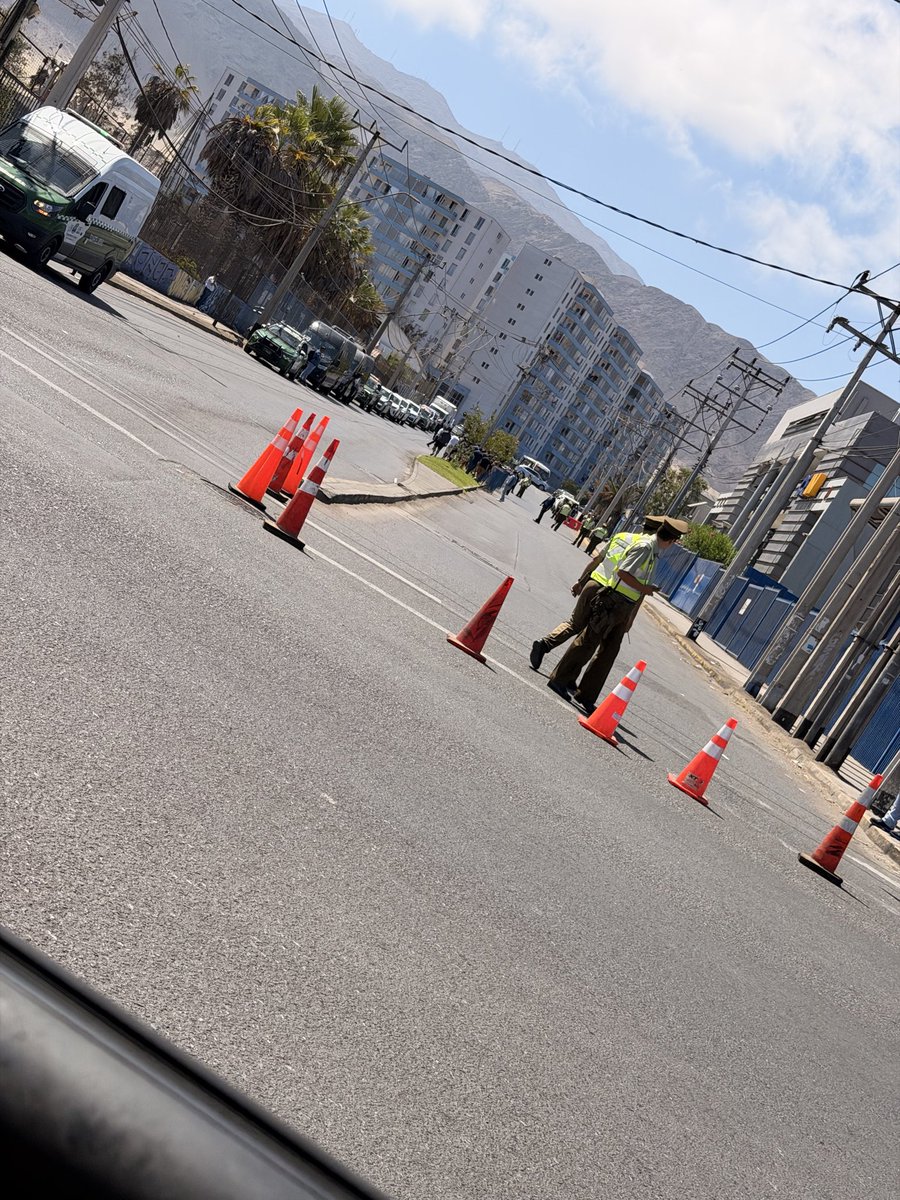 refu2506's tweet photo. Que pasa fuera del CEIM?  #antofagasta https://t.co/wroRMbNFou