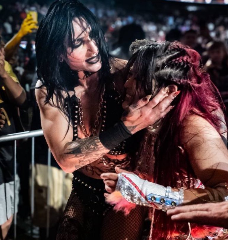 I just love this photo sm 🖤