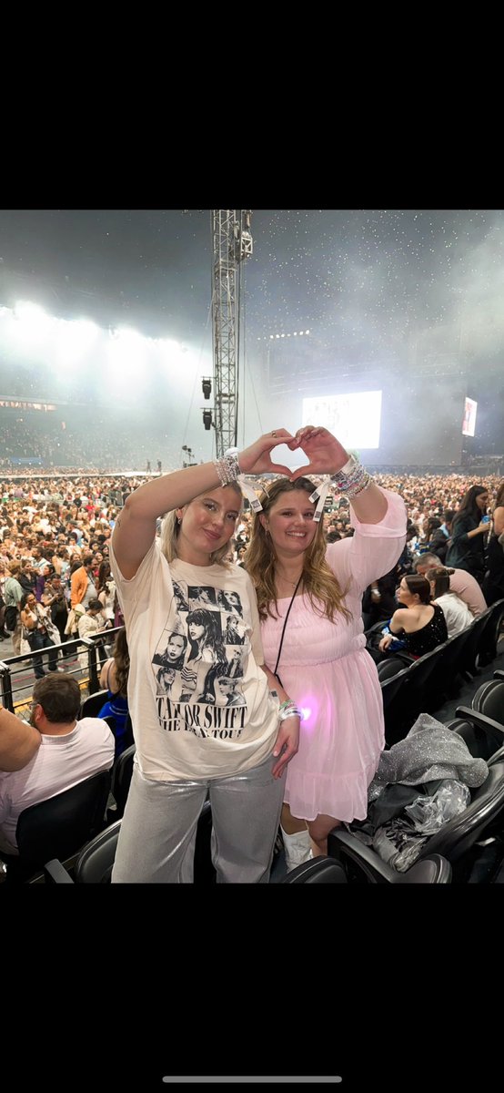 daylambre13's tweet image. This love left a permanent mark 🫶🏼 #TSTheErasTour @taylornation13 @taylorswift13