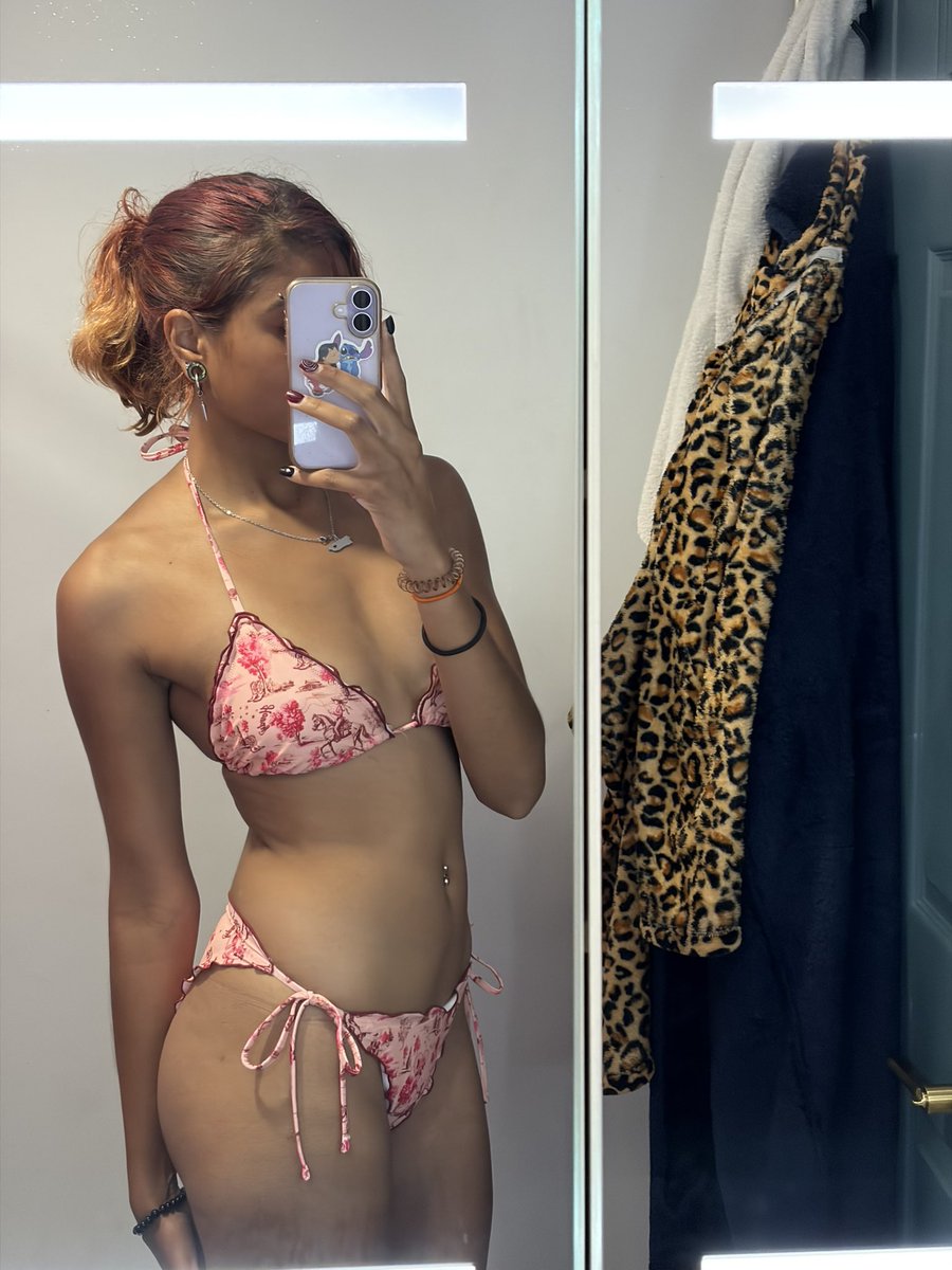 Spoiled_L3x's tweet photo. I love spending my paypigs money on new bikinis and shorts :3 why dont i drain your wallet while your looking #paypig #findom #sugardaddywanted #sugarmommywanted https://t.co/V9SULFlRF9