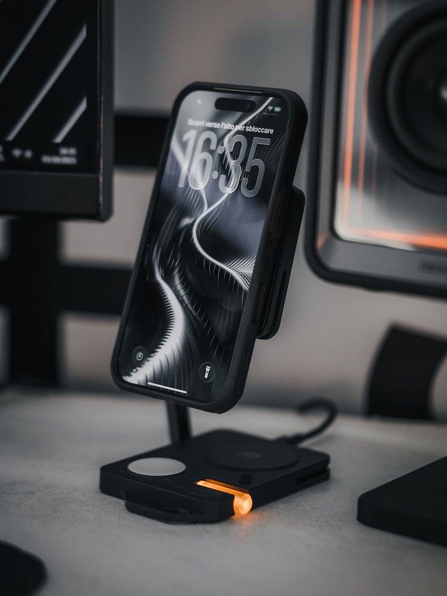 giusetup's tweet image. The best cases you can get for iPhone are from @AULUMU_Japan 
.
Any other brand is fine but I guess NO ONE comes closer to the design and details of these ones.
.
Also, their charger might be also the best looking magsafe charger on the market.
.
#iphone #magsafe #aulumu