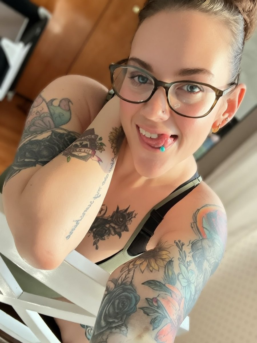 PsychSunflowers's tweet photo. Just me goofing around with my cam 🥰 

#new #hi https://t.co/dC2tsDQDzr