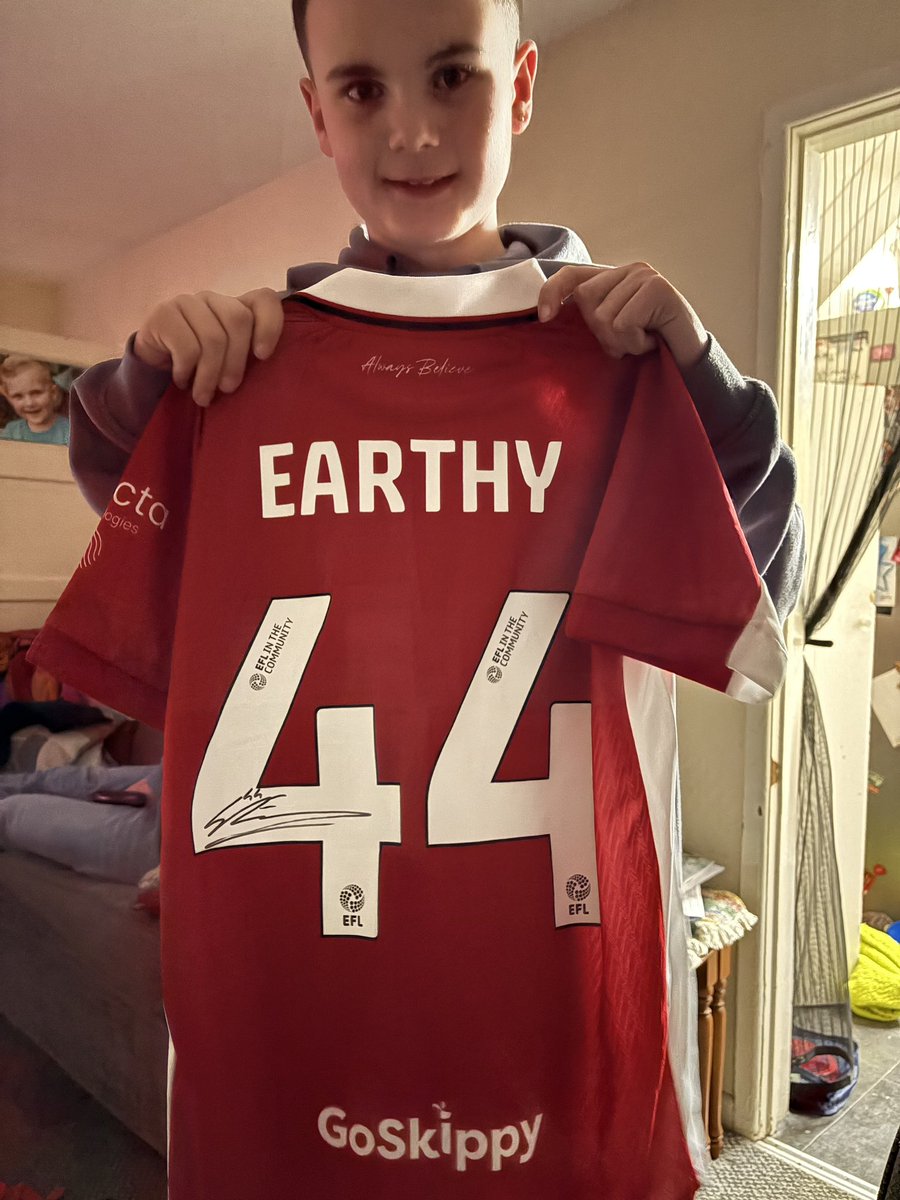 Red & Robyn tweet media