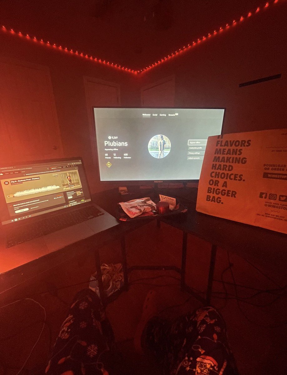 Plubians 🧛🏼 tweet media