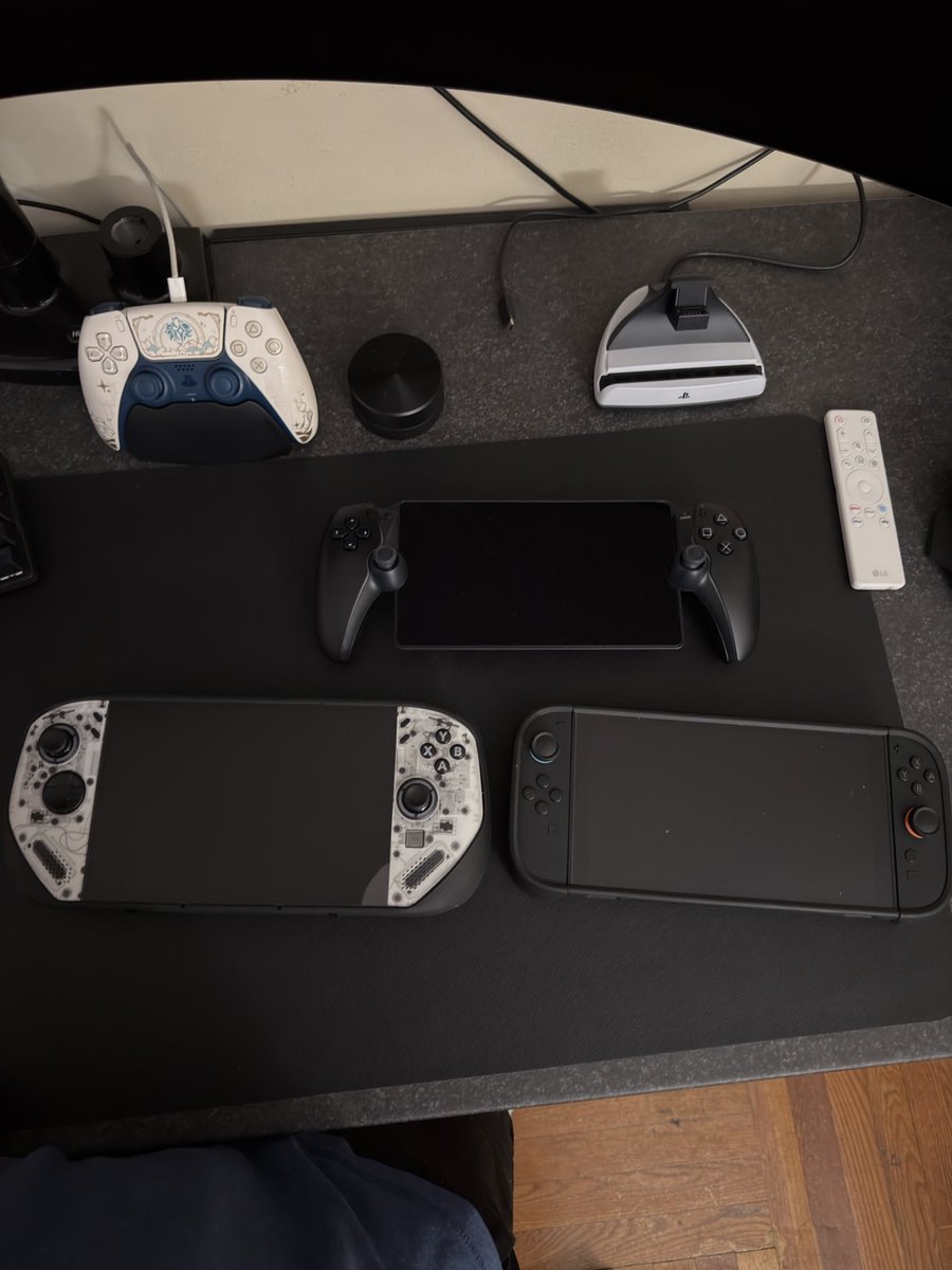 BigRonPlays's tweet photo. ❤️❤️🍆
#GamingCommunity #gaming #NintendoSwitch2 #legiongos #playstationportal https://t.co/ROszPbgt4c