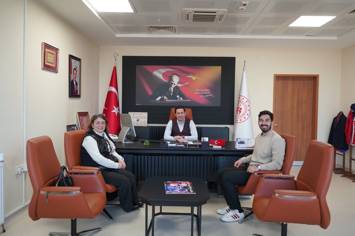 Özel Çamkent Anadolu Lisesi Okul Müdürü Neval Saraçoğlu ve Beden Eğitimi Öğretmeni Berkay Karataş, İl Müdürümüz Emrullah Güler’i ziyaret etti.

Gençlik ve spor alanında istişarelerde bulunuldu. 
Nazik ziyaretlerinden dolayı teşekkür ederiz.