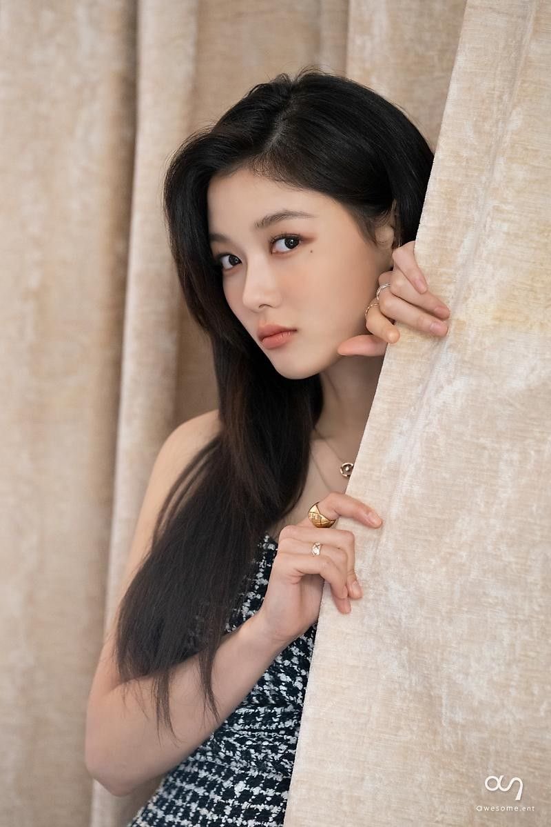 GOT7’s Park Jinyoung has begun filming his upcoming K-drama "100 Days of Lies" alongside Kim Yoo-jung and Kim Hyun-joo.

The drama is scheduled to air in the second half of 2026 on the global platform Netflix.