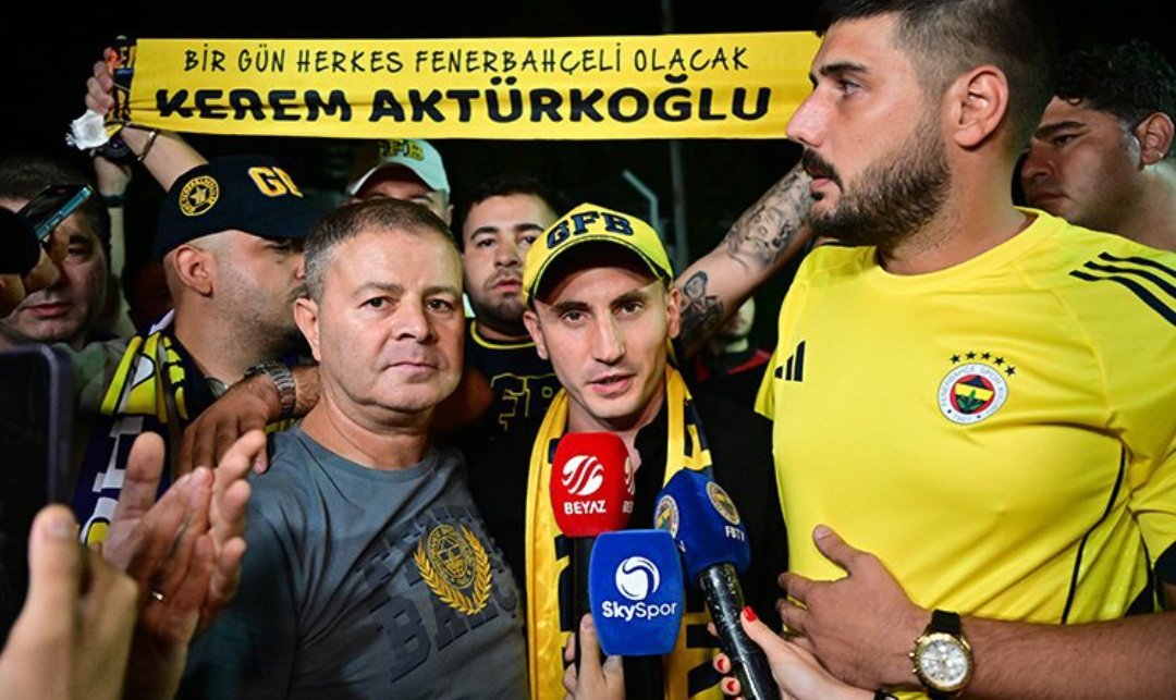 Zamanında ettiği laflardan sonra Fener'e gitmesi açıklamaları GS ile ilgili dostlarını silmesi filan hepsini geçtim 
Fatih Terimle olan postunu silmesi 
hala sindirebilmiş değilim... birde büyük hayranıydım AQ nasıl yaptın ya
#KeremAktürkoğlu