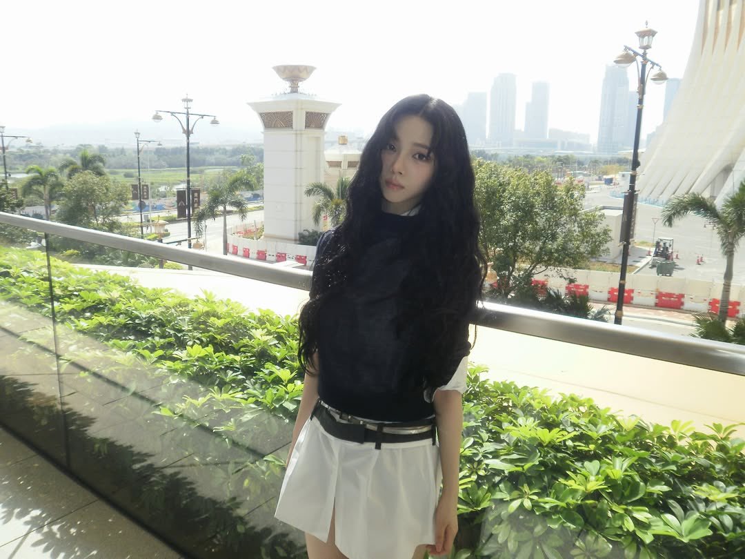 hyuxngwon's tweet photo. Pov : jadi tukang fotonya istri sendiri 📷 https://t.co/STLHOa8JgW