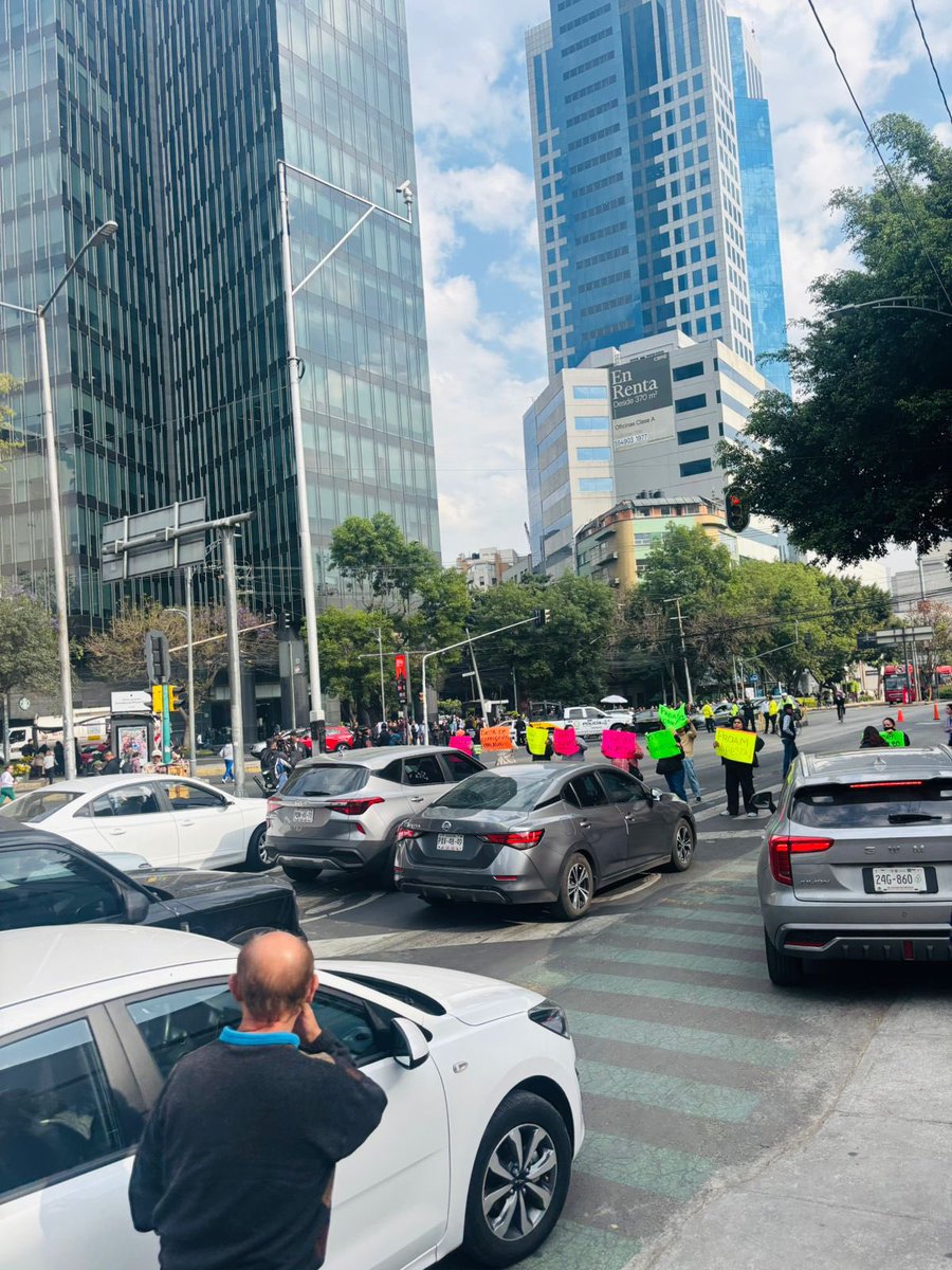 Como no entienden que a los únicos que afectan es a los trabajadores a quienes les descuentan por llegar tarde y a quien les hace su petición ni en cuenta 🙄🙄🙄🙄🙄