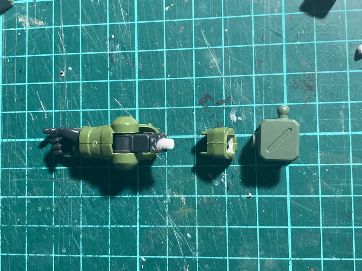 ザクII改
外装はほぼ旧キット
肘関節はHGのリバイブ版ザクで