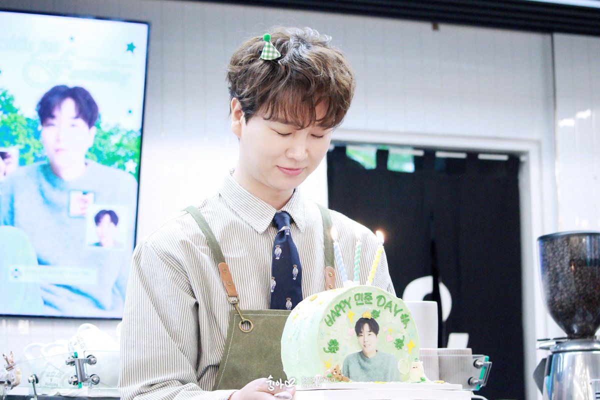 lifemt2's tweet photo. 260314 #송민준 생일 기념 미니 팬미팅 🎉💚 토크하고 생파도했더염 https://t.co/NyG7HwBNUt