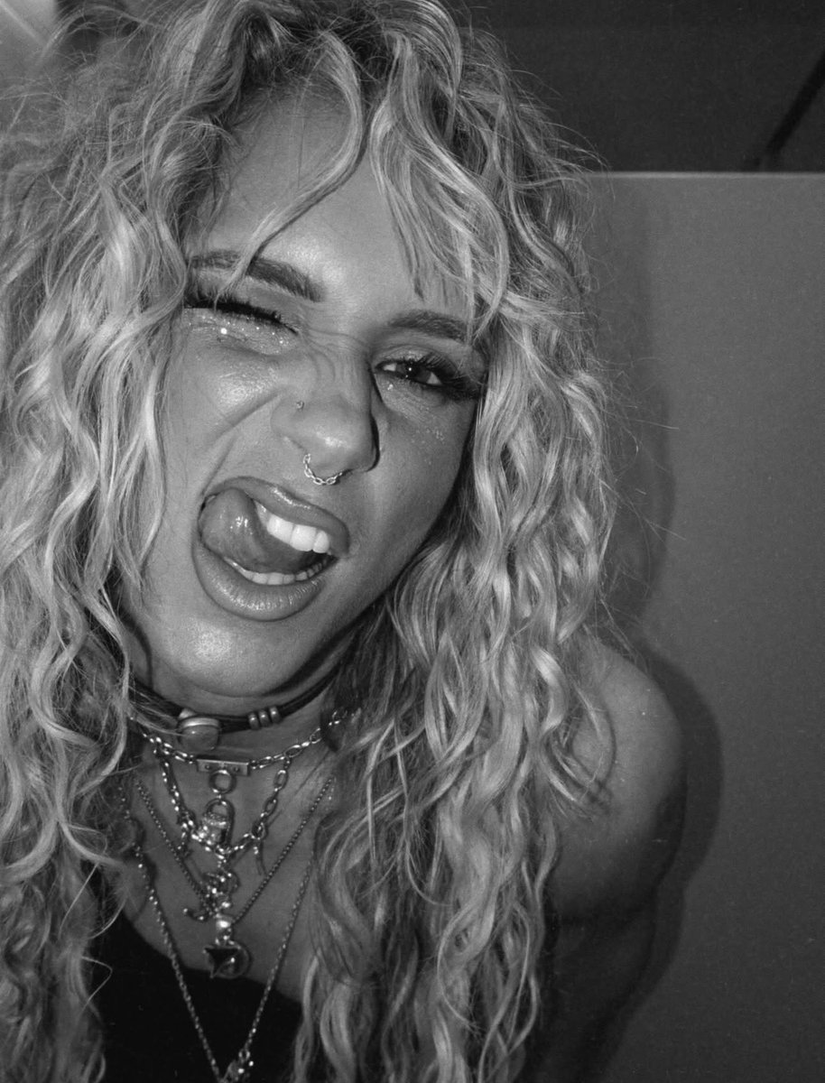 ☾☼𓆉 ⋆。˚ tweet media