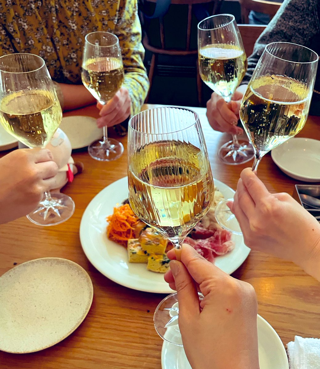 turu0331t's tweet photo. オタクたちと酒飲んできた🍷飲みすぎて次の日1日使い物にならんかったけど、楽しかったしいっぱいお話ししてやる気でた！ https://t.co/qhAjeNwbcz