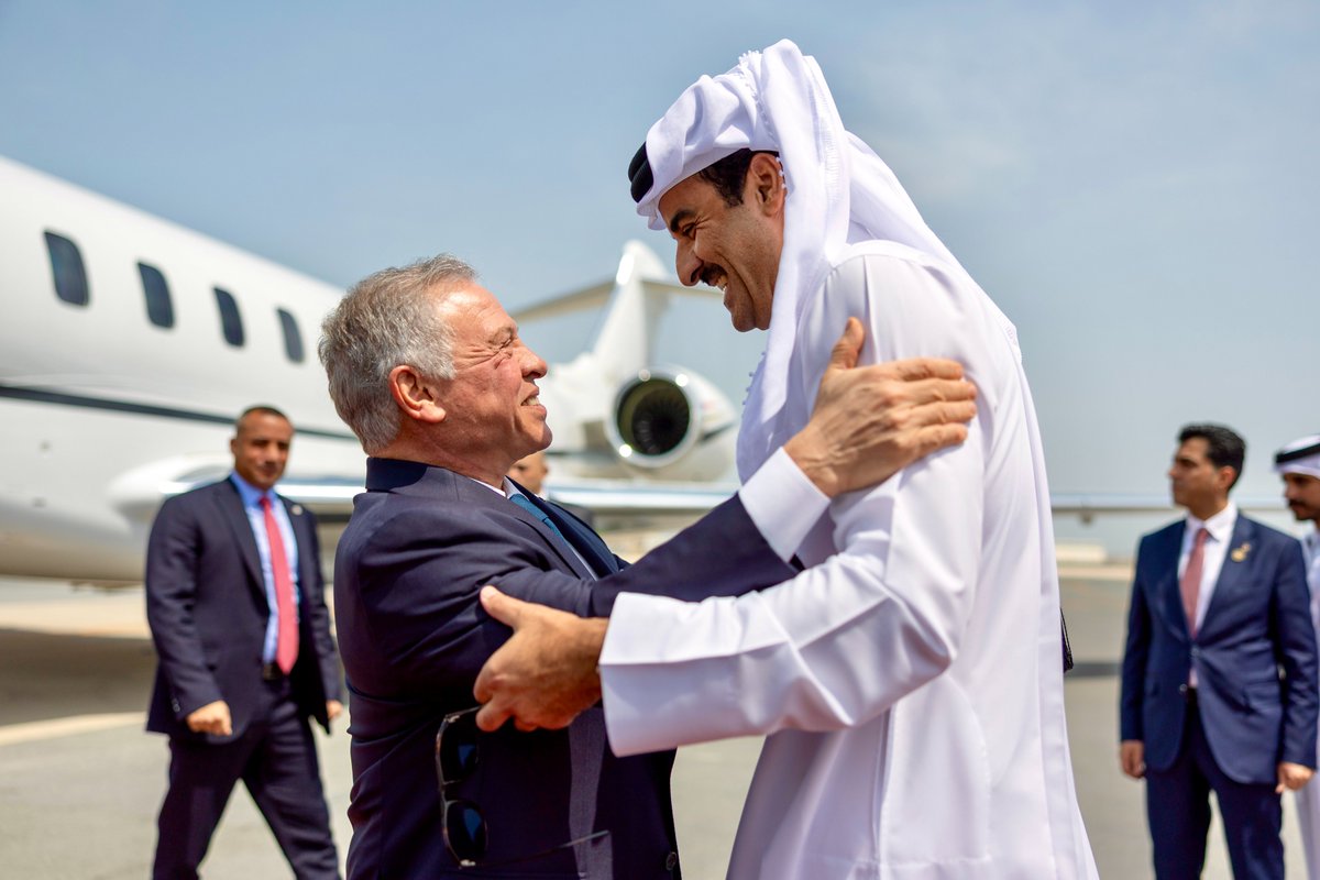 جلالة الملك عبدالله الثاني وسمو الشيخ تميم بن حمد آل ثاني، أمير دولة #قطر، يعقدان مباحثات في الدوحة حول المستجدات الخطيرة في المنطقة.
وأكد الزعيمان أهمية إدامة التنسيق على المستوى الثنائي وتكثيف الجهود الإقليمية والدولية لخفض التصعيد واستعادة الاستقرار في المنطقة.
#الأردن