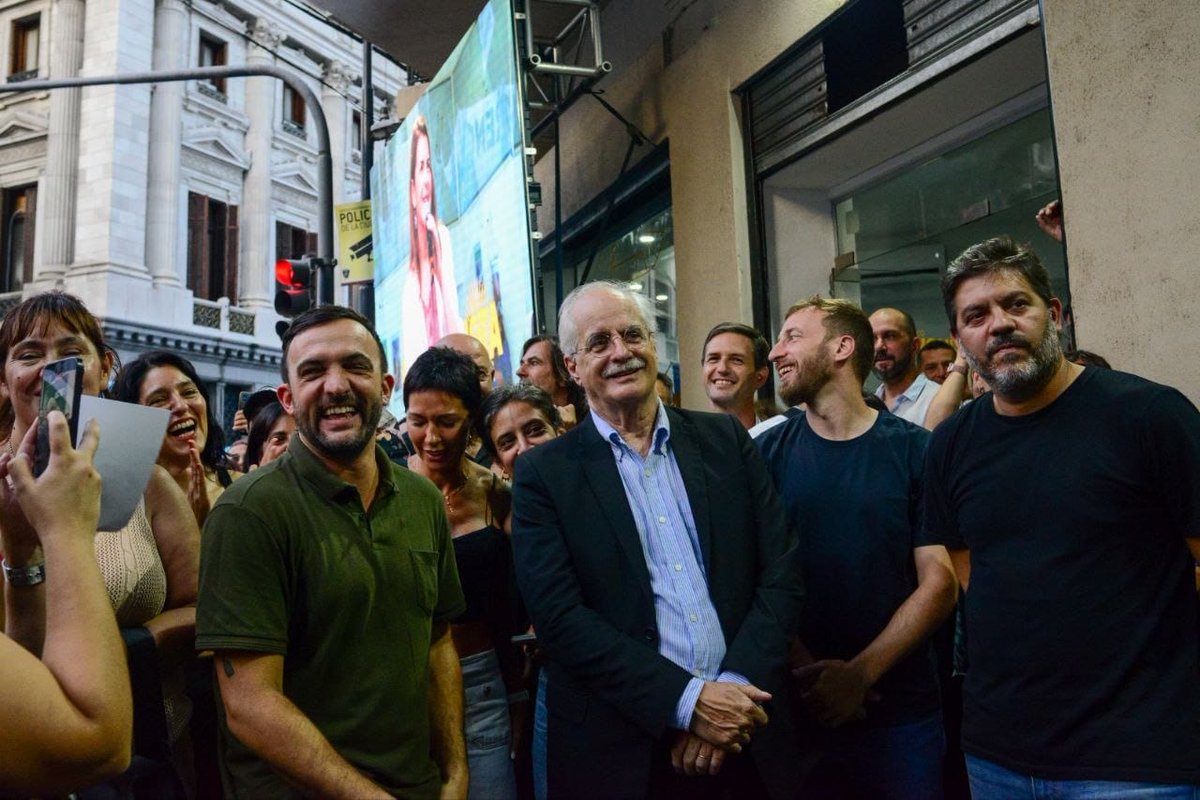 ¿Cómo carajo nos vamos a pelear entre nosotros si entendemos y asumimos el enemigo que tenemos enfrente?". Con esa claridad de <a href="/marielfmoreno1/">Mariel Fernández</a>  lanzamos Reconquista. No vinimos a hacer ruido en el desastre, vinimos a tender puentes, porque aca no sobra nadie. ✌🏼🇦🇷