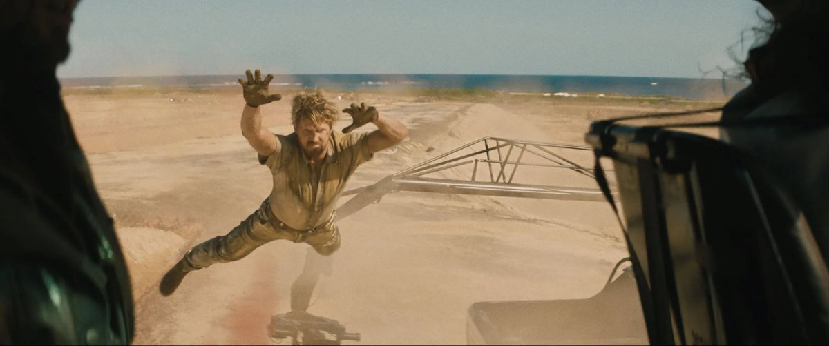 kasuminMovie's tweet image. #フォールガイ
スタントマンによるアクション・コメディ・ラブありの作品🚗
アーロンくんがゴズリングにも見えてくるし、逆も然り。
スタントマンの凄さを改めて思い知る😳
そして背格好が似てるからこその事件に巻き込まれていくハラハラ感も手に汗握る。
個人的には黒幕への仕返しにしてやったり😏