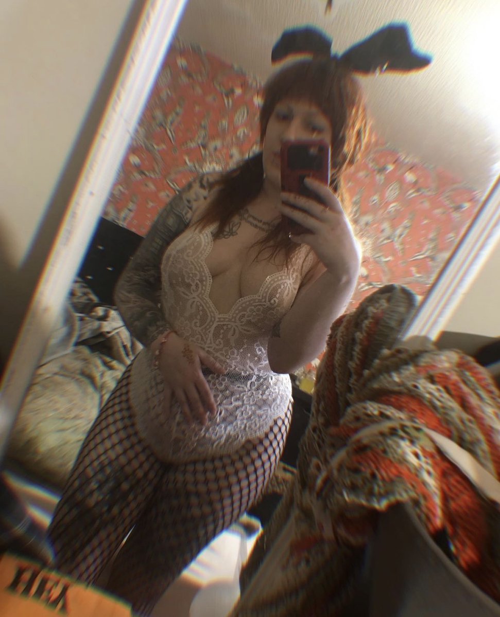 emilytheorangee's tweet photo. It’s bunny season! Duh! 🐰 #bunnyears #playboy #bunnygirl #tattoos #girlswithtattoos #fishnets #gothgirl #cosplay #easter #onlyfans https://t.co/UAjwOdGahg