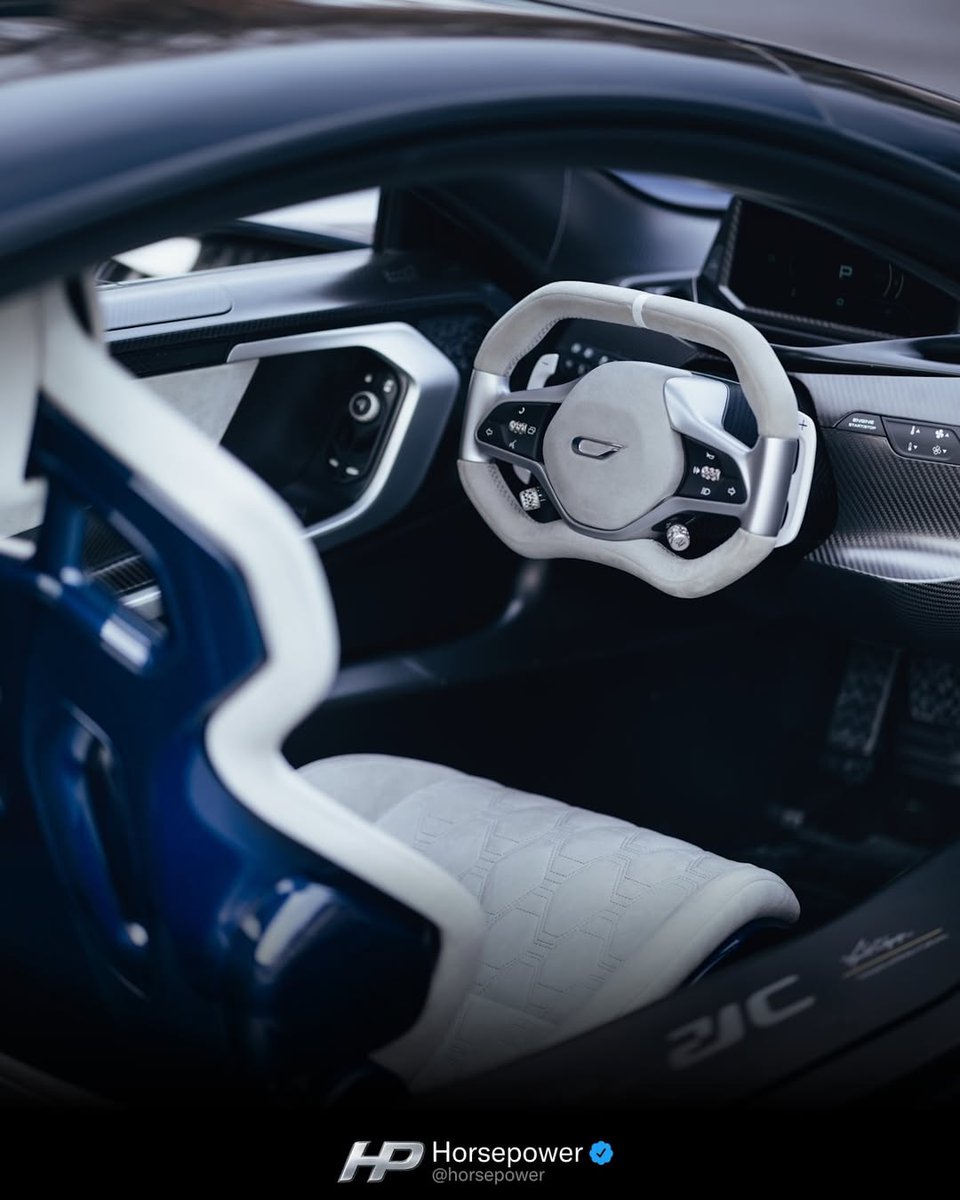 Obsidian_Auto's tweet photo. The Czinger 21C is one of the most radical hypercars ever created, not just because of its performance. 💙💙 https://t.co/2GPBA4sbxP
