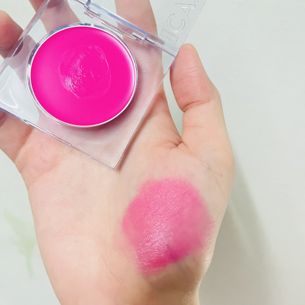 บลัชลากลาสชอบอ่ะ  ชอบตั้งแต่แพ็คเกจเก่าแถมพัฟจิ๋วให้ด้วยน่ารักเกิน แล้วสีน้อนติดทนตลอดทั้งวัน  เกลี่ยง่ายมาก จะทาแก้ม ทาปาก ก็เริ่ดเลย  ยกให้เป็นบลัชลูกรักตลอดกาล #ใช้ดีบอกต่อ #Howtoperfect #รีวิวบิวตี้