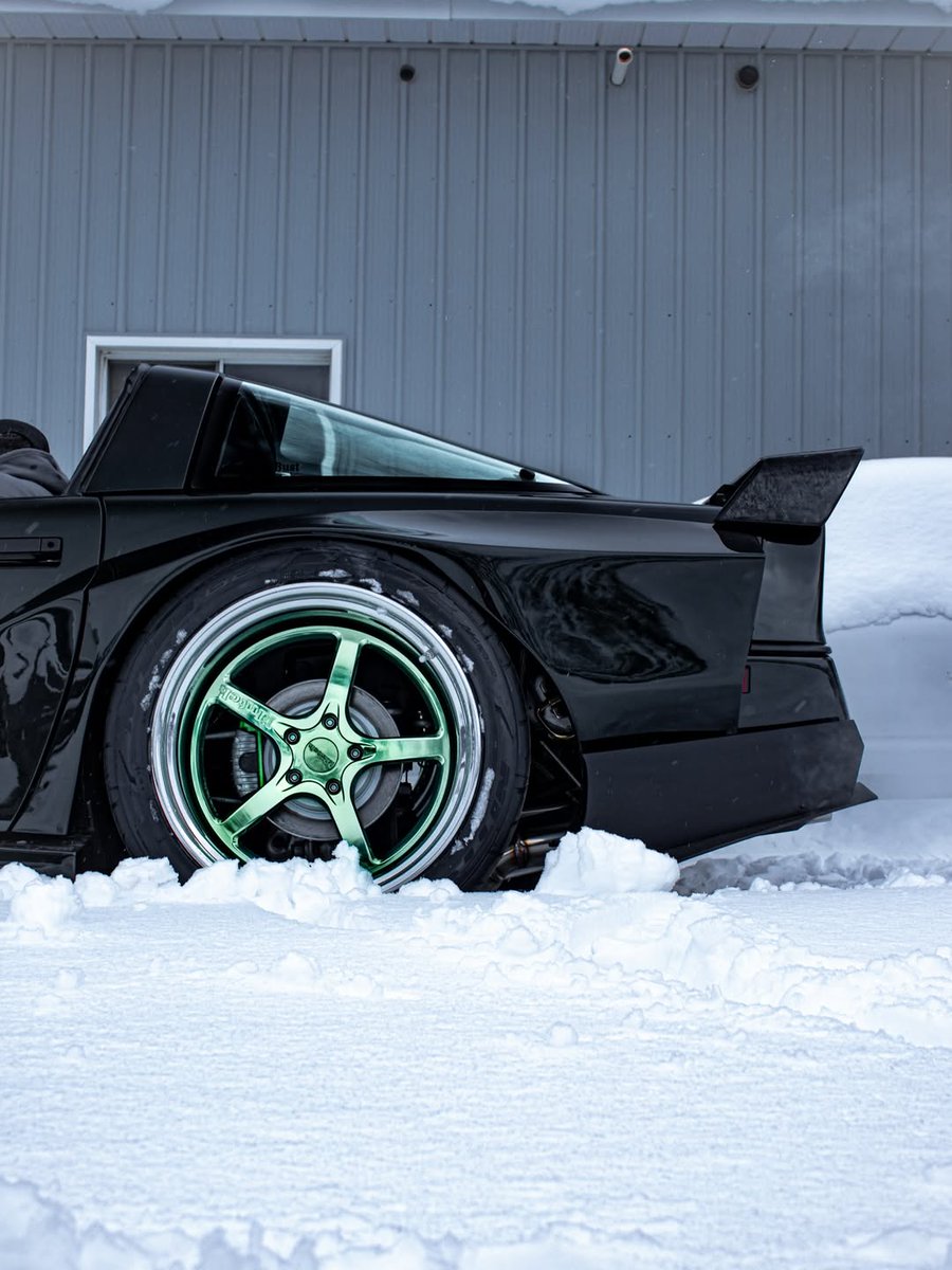 Obsidian_Auto's tweet photo. When’s the last time you seen a Widebody C4 like this in the snow. ❄️🥶 https://t.co/RsKj0A1plv